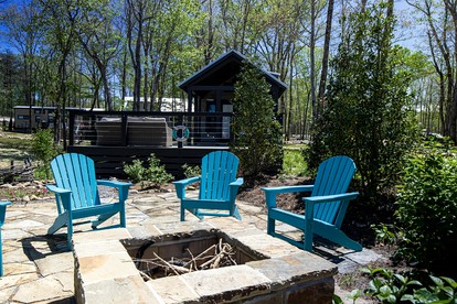 Amazing Lake Close Cabin with Fire Pit in Tracy City, Tennessee - Tracy City, Tennessee - glamping.directory