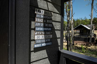 Amazing Lake Close Cabin with Fire Pit in Tracy City, Tennessee - Tracy City, Tennessee - glamping.directory