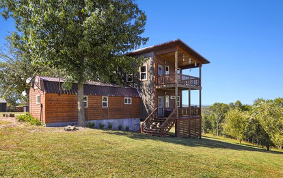 Family-Friendly Cabin with Hot Tub in the Ozark Mountains and nearby Beaver Lake, Eureka Springs - glamping.directory