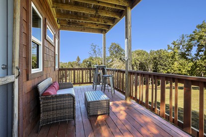 Family-Friendly Cabin with Hot Tub in the Ozark Mountains and nearby Beaver Lake, Eureka Springs - Eureka Springs, Arkansas - glamping.directory