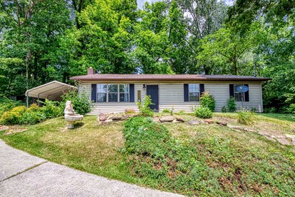 Amazing Cottage with Fire Pit, Pool Table and Barbecue in Sevierville, Tennessee - glamping.directory