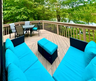 Incredible Waterfront Cabin with Game Room and Hot Tub in East Stroudsburg, Pennsylvania - East Stroudsburg, Pennsylvania - glamping.directory