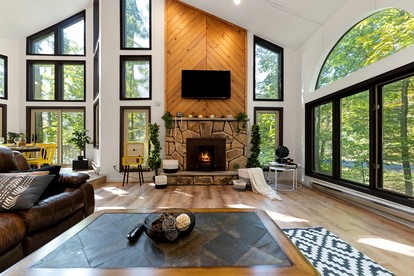 Incredible Waterfront Cabin with Game Room and Hot Tub in East Stroudsburg, Pennsylvania - East Stroudsburg, Pennsylvania - glamping.directory