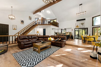 Incredible Waterfront Cabin with Game Room and Hot Tub in East Stroudsburg, Pennsylvania - East Stroudsburg, Pennsylvania - glamping.directory