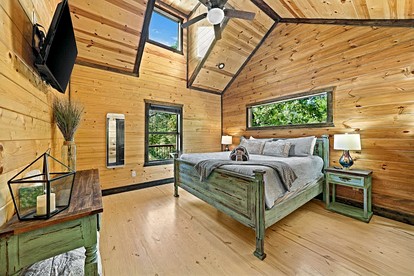Spacious Family Cabin with Hot Tub, Fire Pit, Game Room & Private Playground near Broken Bow Lake & Beavers Bend State Park – Broken Bow, OK - Broken Bow, Oklahoma - glamping.directory