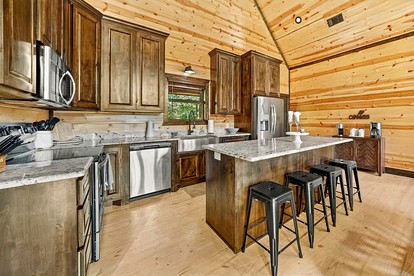 Spacious Family Cabin with Hot Tub, Fire Pit, Game Room & Private Playground near Broken Bow Lake & Beavers Bend State Park – Broken Bow, OK - Broken Bow, Oklahoma - glamping.directory