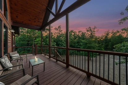 Spacious Family Cabin with Hot Tub, Fire Pit, Game Room & Private Playground near Broken Bow Lake & Beavers Bend State Park – Broken Bow, OK - Broken Bow, Oklahoma - glamping.directory