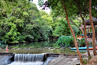 Texas Waterside Escape: Glamping Holiday in a Tented Cabin with Shared Comforts - Cibolo, Texas - glamping.directory