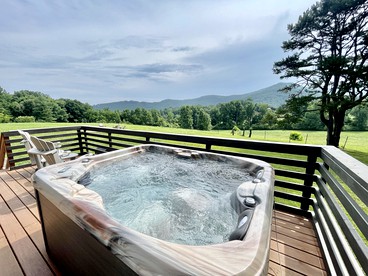 Amazing Cabin with Fire Pit and Hot-tub in Sevierville, Tennessee - Sevierville, Tennessee - glamping.directory