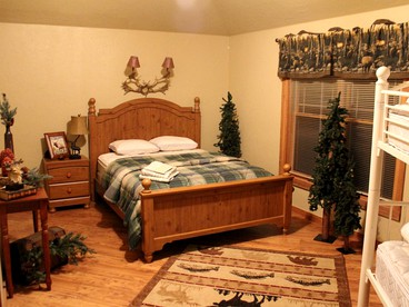 Spacious and Secluded Luxury Rental Overlooking a Glittering Private Lake in Konawa, Oklahoma - Konawa, Oklahoma - glamping.directory