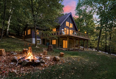Peaceful Chalet-Cabin with a Private Lake, Hot Tub, Fire Pit and Deck at this Berkeley Springs, WV Getaway - Berkeley Springs , West Virginia - glamping.directory