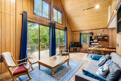 Peaceful Chalet-Cabin with a Private Lake, Hot Tub, Fire Pit and Deck at this Berkeley Springs, WV Getaway - Berkeley Springs , West Virginia - glamping.directory