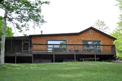 Spacious Log Cabin for a Lake Getaway in Northern Wisconsin - glamping.directory