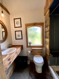 Gorgeous Chic Treehouse with Lofted Interior and Panoramic Views in Arkansas - Boles, Arkansas - glamping.directory