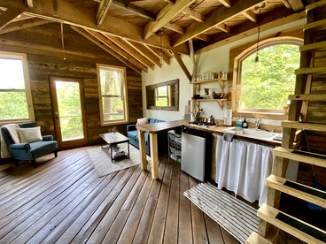 Gorgeous Chic Treehouse with Lofted Interior and Panoramic Views in Arkansas - Boles, Arkansas - glamping.directory
