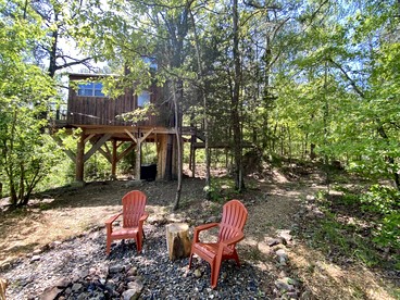Gorgeous Chic Treehouse with Lofted Interior and Panoramic Views in Arkansas - Boles, Arkansas - glamping.directory