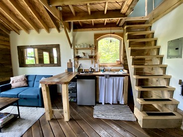 Gorgeous Chic Treehouse with Lofted Interior and Panoramic Views in Arkansas - Boles, Arkansas - glamping.directory