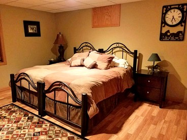 Roomy Vacation Rental for Two with a Private Bathroom near Cedar Rapids, Iowa - Montezuma, Iowa - glamping.directory