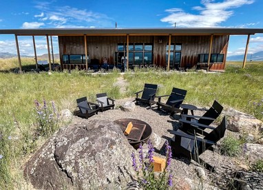 Gorgeous Vacation Rental Placed in a Secluded Area and Fire Pit Provided Near Livingston, Montana - Livingston, Montana - glamping.directory