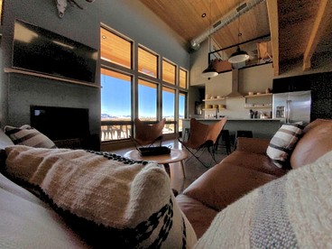 Gorgeous Vacation Rental Placed in a Secluded Area and Fire Pit Provided Near Livingston, Montana - Livingston, Montana - glamping.directory