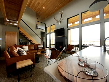 Gorgeous Vacation Rental Placed in a Secluded Area and Fire Pit Provided Near Livingston, Montana - Livingston, Montana - glamping.directory