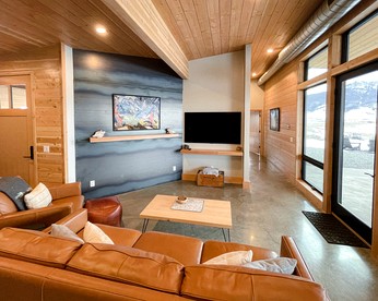 Gorgeous Vacation Rental Placed in a Secluded Area and Fire Pit Provided Near Livingston, Montana - Livingston, Montana - glamping.directory