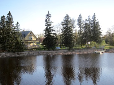 Charming Accommodation for Two Along the Warroad River in Northern Minnesota - Warroad, Minnesota - glamping.directory