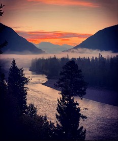 Scenic Riverview Mountain Retreat with Deck & Stargazing Near Glacier National Park, Columbia Falls MT - Columbia Falls, Montana - glamping.directory
