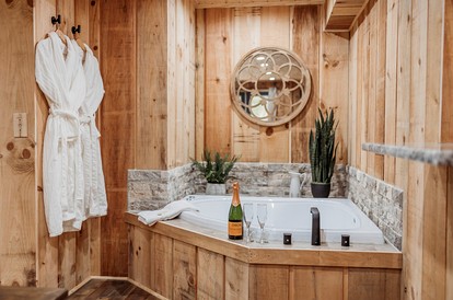 Quaint Cute Cabin Incredible for a Couples Escape in Virginia - Lexington, Virginia - glamping.directory