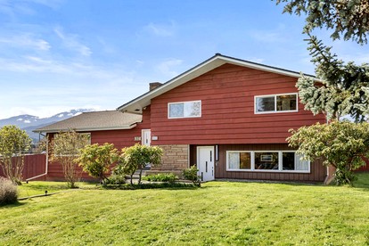Refined Mid-Century Retreat with Strait & Mountain Views near Olympic National Park, Port Angeles, Washington - glamping.directory