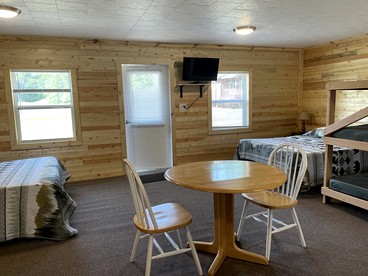 Charming Cozy Chalet on a Hill by the Cedar River in Letts, Iowa - Letts, Iowa - glamping.directory