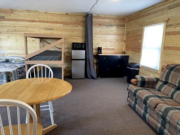 Charming Cozy Chalet on a Hill by the Cedar River in Letts, Iowa - Letts, Iowa - glamping.directory