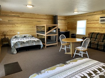 Charming Cozy Chalet on a Hill by the Cedar River in Letts, Iowa - Letts, Iowa - glamping.directory