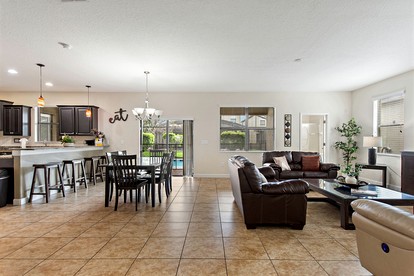 Luxurious Spacious Villa with Interior Pool and Game Room in Davenport, Florida - Davenport, Florida - glamping.directory