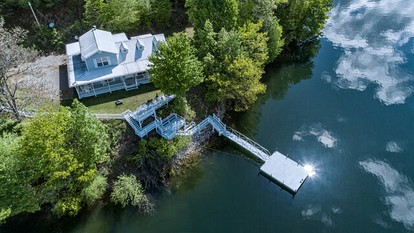 Secluded Lakefront Cabin with Private Dock on Lake Nantahala, Topton, North Carolina - Topton, North Carolina - glamping.directory