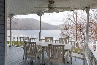 Secluded Lakefront Cabin with Private Dock on Lake Nantahala, Topton, North Carolina - Topton, North Carolina - glamping.directory
