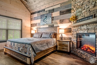 Cozy Wooden Cabin with Games, Hot-tub and Indoor Pool in Sevierville, Tennessee - Sevierville, Tennessee - glamping.directory