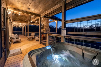 Cozy Wooden Cabin with Games, Hot-tub and Indoor Pool in Sevierville, Tennessee - Sevierville, Tennessee - glamping.directory
