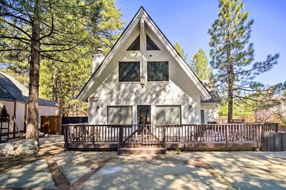 Fantastic A-frame with Games and Hot-tub in Big Bear Lake, California - glamping.directory