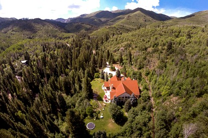 Enchanting and Unique Vacation Rental Nestled in the Wasatch Mountains by Lake Provo, Midway Utah - Midway, Utah - glamping.directory