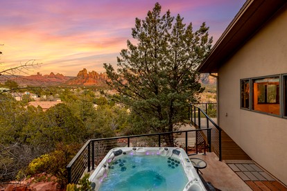 Amazing Vacation Rental with Gorgeous Views, Surrounded by High Desert Oak Trees in Sedona, Arizona - Sedona, Arizona - glamping.directory