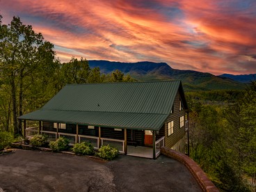 Luxurious Accessible Getaway Cabin with Hot Tub and Panoramic Views in the Smoky Mountains, Tennessee - glamping.directory