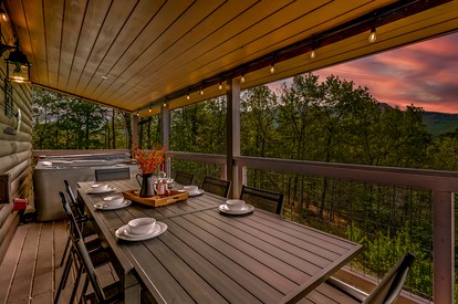 Luxurious Accessible Getaway Cabin with Hot Tub and Panoramic Views in the Smoky Mountains, Tennessee - Gatlinburg, Tennessee - glamping.directory