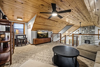Luxurious Accessible Getaway Cabin with Hot Tub and Panoramic Views in the Smoky Mountains, Tennessee - Gatlinburg, Tennessee - glamping.directory