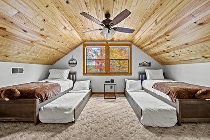 Luxurious Accessible Getaway Cabin with Hot Tub and Panoramic Views in the Smoky Mountains, Tennessee - Gatlinburg, Tennessee - glamping.directory