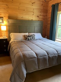 Pristine and Cozy Cabin Rental Overlooking Pond near Rochester, New York - Naples, New York - glamping.directory