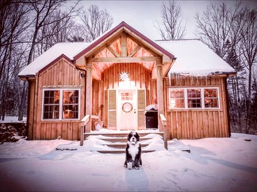Pristine and Cozy Cabin Rental Overlooking Pond near Rochester, New York - glamping.directory