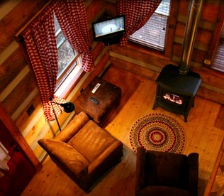 Luxury Cabin Rental with Beautiful Water Views near Charlotte, North Carolina - Elkin, North Carolina - glamping.directory