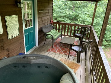 Luxury Cabin Rental with Beautiful Water Views near Charlotte, North Carolina - Elkin, North Carolina - glamping.directory