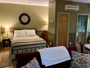 Luxury Cabin Rental with Beautiful Water Views near Charlotte, North Carolina - Elkin, North Carolina - glamping.directory
